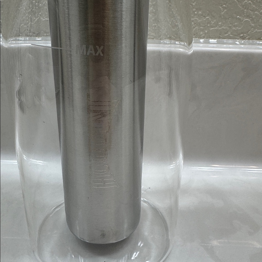 Houdini Glass Carafe with Stainless Steel Center to Chill Wine - Picture 2 of 4